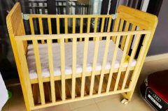 babycare实木床九成新，几乎没用